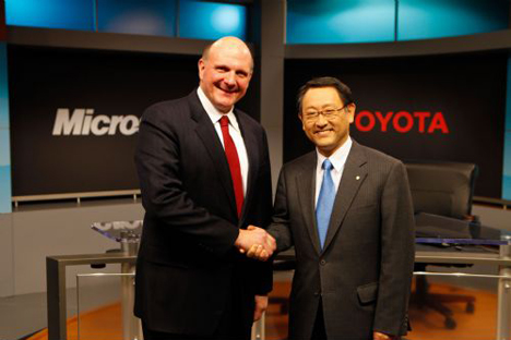 Steve Ballmer, Consejero Delegado de Microsoft y Akio Toyoda, Presidente de TMC, sellaron el acuerdo.