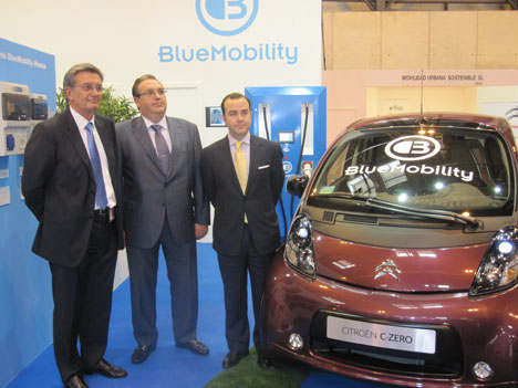 Alberto Casal, presidente de BlueMobility, Juan José Pérez, director de Gestión y Finanzas de Automóviles Citröen España y Antonio Alfonso Avello, director general de FCC Industrial.