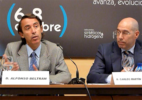 Alfonso Beltrán (IDAE) durante su intervención, junto a Carlos Martín (Junta de Castilla y León)