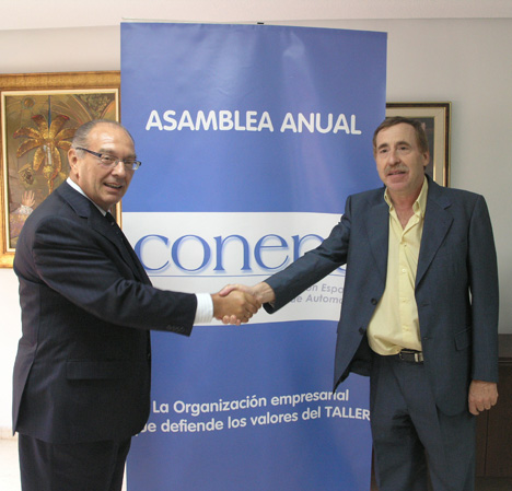 Ramón Marcos, presidente de CONEPA, y Domingo Comas, presidente de las dos asociaciones catalanas que se acaban de integrar en la federación.
