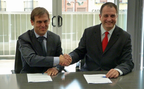 Firma del acuerdo entre AVEN y el Ayuntamiento de Onda