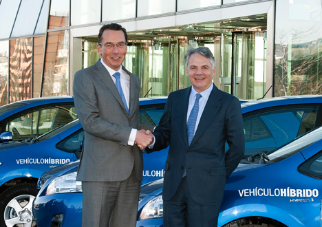 El Presidente de Toyota España, Jacques Pieraerts y el Presidente de Mutua Madrileña, Ignacio Garralda