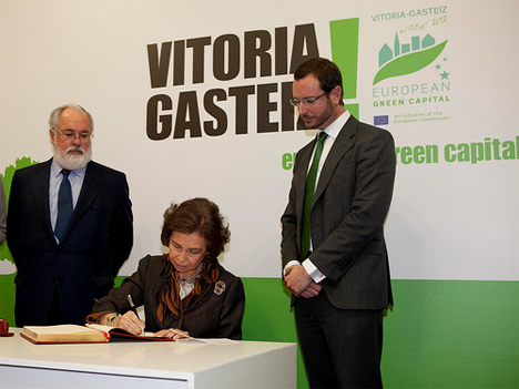 Acto de Inauguración oficial del año de la actual Capital Verde Europea, presidido por S.M. la Reina Dña. Sofía en el en el Palacio Montehermoso (Fotografía: Quintas, Fuente: Ayuntamiento de Vitoria-Gasteiz)