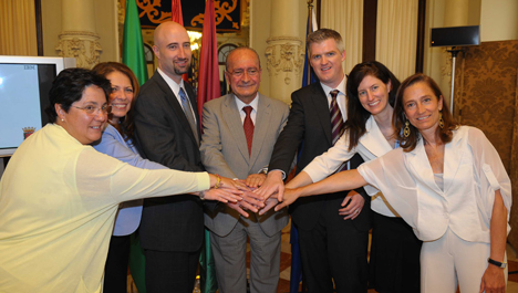Consultores de IBM junto con el alcalde de Málaga