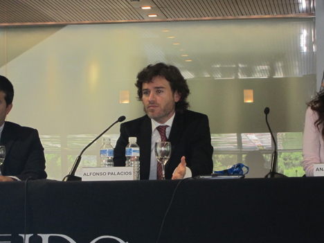 Alfonso Palacios, del Ayuntamiento de Málaga durante la primera mesa redonda del evento Smart Cities 2012 de IDC.