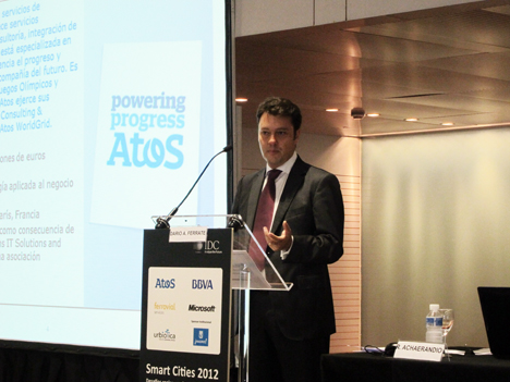 Dario A. Ferrate, de ATOS, presenta el proyecto MyCity en el evento Smart Cities 2012 de IDC