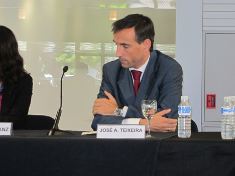 José Antonio Teixeira, del Ayuntamiento de Santander, durante la segunda mesa redonda del evento Smart Cities 2012 de IDC.