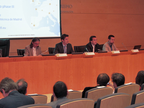 De izquierda a derecha: Peter Fatelnig, de la DG CONNECT de la Comisión Europea; José Angel Alonso, de la SETSI; Fernando Rico Ríos, de la División de Programas de la UE y CDTI, y Federico Álvarez, Coordinador del Proyecto INFINITY, de la Universidad Politécnica de Madrid.
