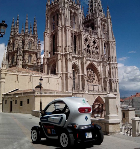 El coche eléctrico Renault Twizy, del proyecto Mi Ciudad Inteligente a su paso por Burgos