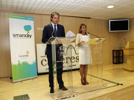 Íñigo de la Serna, Presidente de la RECI y Alcalde de Santander, y Elena Nevado, Vicepresidenta Segunda de la RECI y Alcaldesa de Cáceres, durante la asamblea de la RECI celebrada en Cáceres.