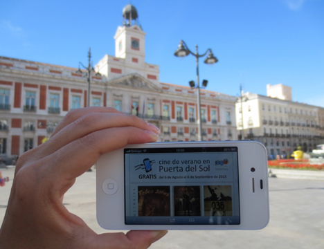 Exposición de Cortometrajes en la Calle a través de Pavimento Inteligente en Puerta del Sol, Madrid.
