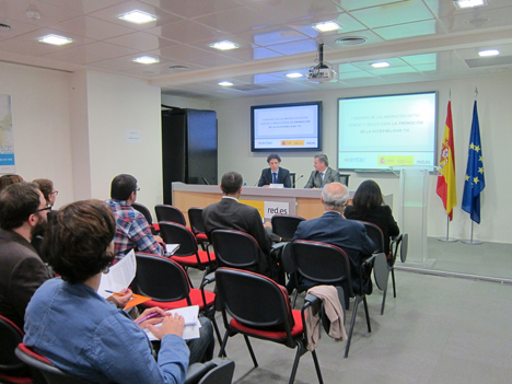 El Director General de Red.es, César Miralles, y el Director General de CENTAC, Juan Luis Quincoces, durante la presentación del acuerdo por la accesibilidad entre ambas entidades.