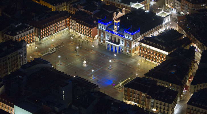 valladolid-plaza-iluminada