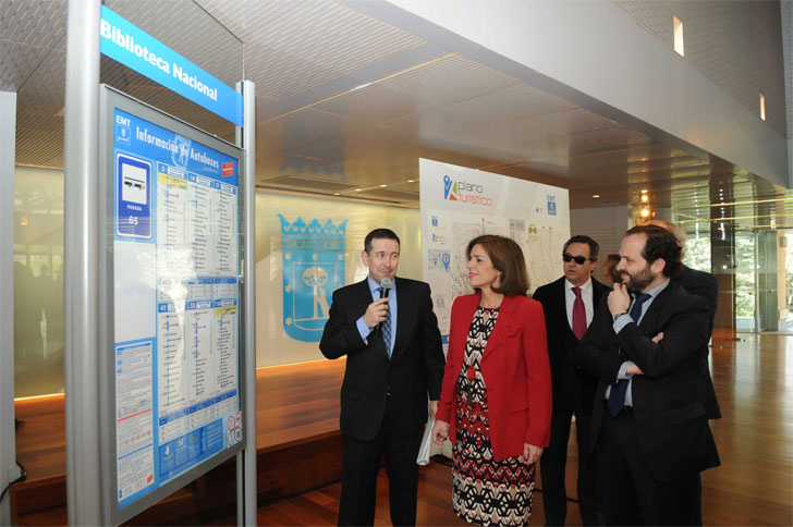 Ana Botella, Alcaldesa de Madrid en la presentación de la nueva flota y mapa de autobuses.