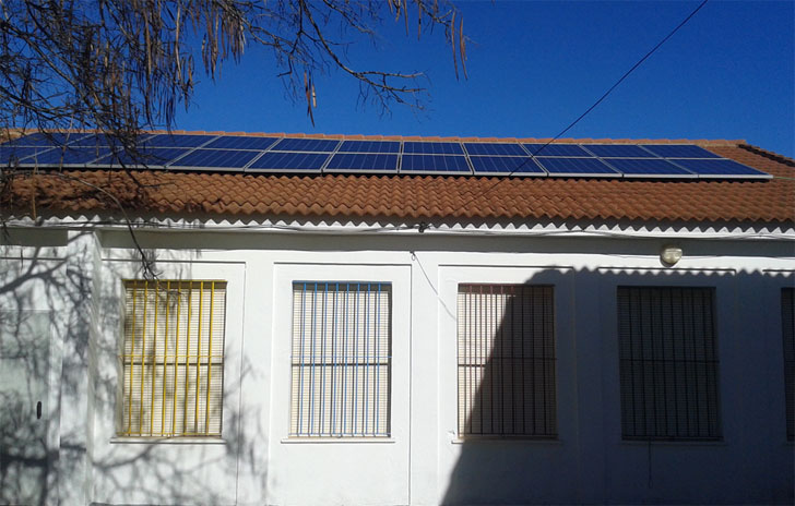 Placas solares instaladas en un colegio de Huelva