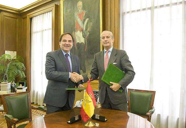Firma del acuerdo entre Gas Natural y la Guardia Civil.