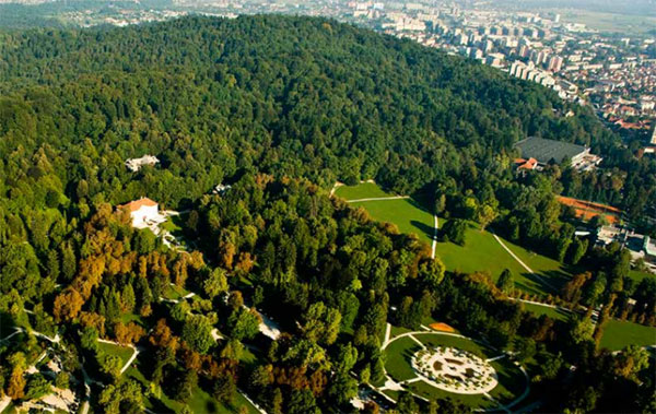 Vista aérea de uno de los parques de la ciudad