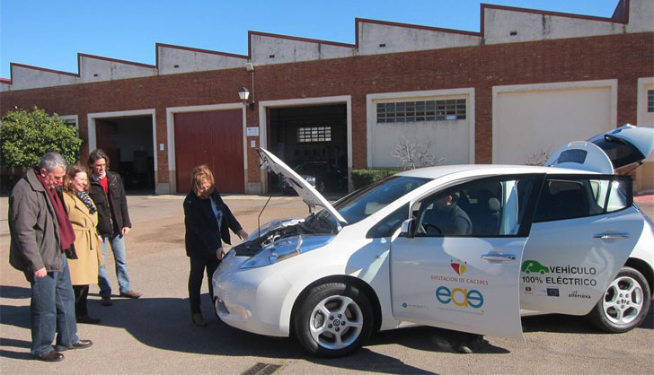Nuevo vehículo eléctrico adquirido por la Diputación de Cáceres