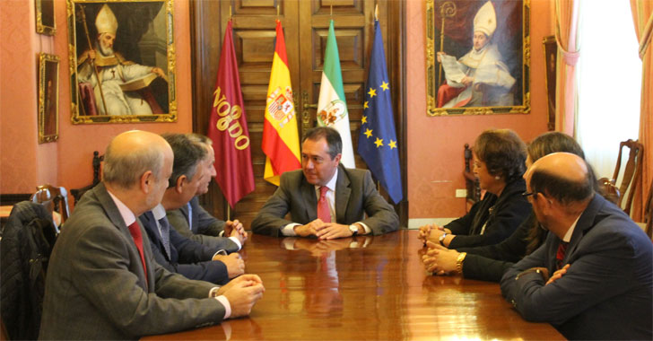 Reunión entre el alcalde de Sevilla y representantes de Endesa en el Ayuntamiento