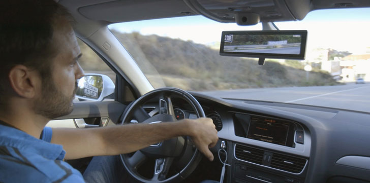Espejo retrovisor interior inteligente utilizado por el conductor de un vehículo