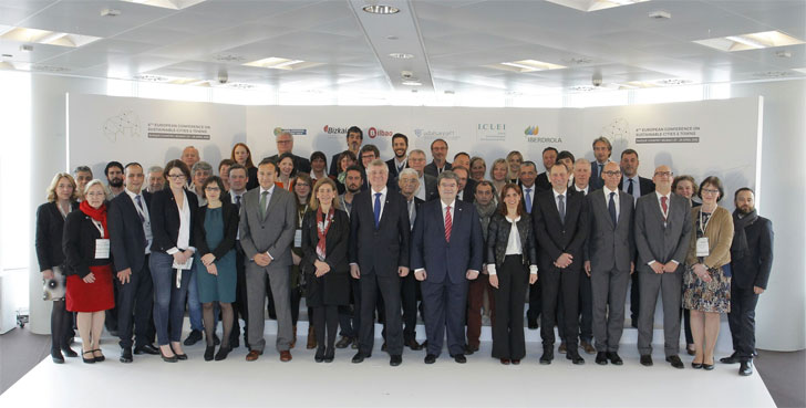 Foto de familia de la inauguración de la 8ª Conferencia Europea de Ciudades y Pueblos Sostenibles