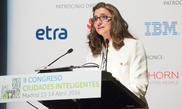 Tania Marcos, de AENOR durante su intervención como ponente