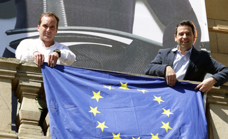 Colocan una bandera Europea en el balcón de la Diputación de Guipúzcoa