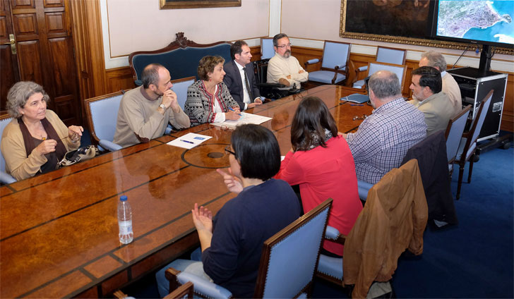 Reunión mantenida entre representantes de CERMI y del Ayuntamiento de Santander sobre la accesibilidad del metro-TUS