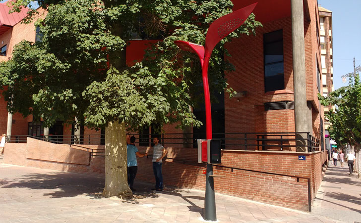 Farolas solares e inteligentes en Molina de Segura. Una de las farolas instaladas en el municipio