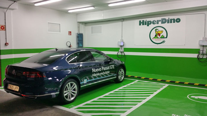 Las Palmas incorpora un nuevo punto de recarga de vehículo eléctrico en un centro comercial