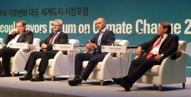 Seúl fue la sede de la Segunda Cumbre Anual de Alcaldes sobre Cambio Climático en la que se destacó la importancia de la contratación pública sostenible. Acto de la cumbre