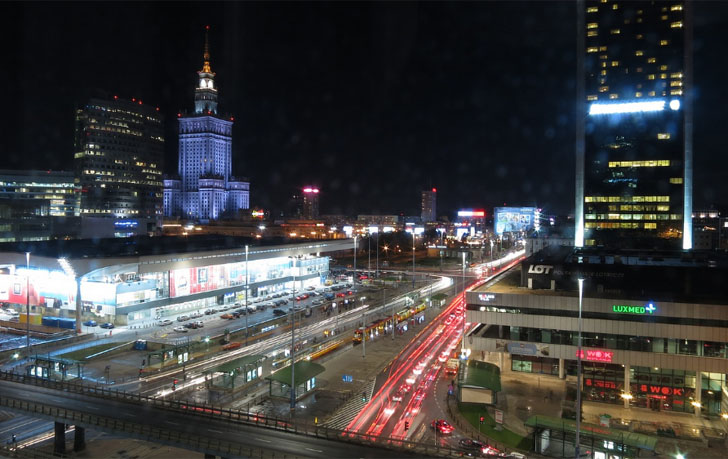 Convocatoria para proyectos Smart City de empresas y ayuntamientos. Vista nocturna de una ciudad