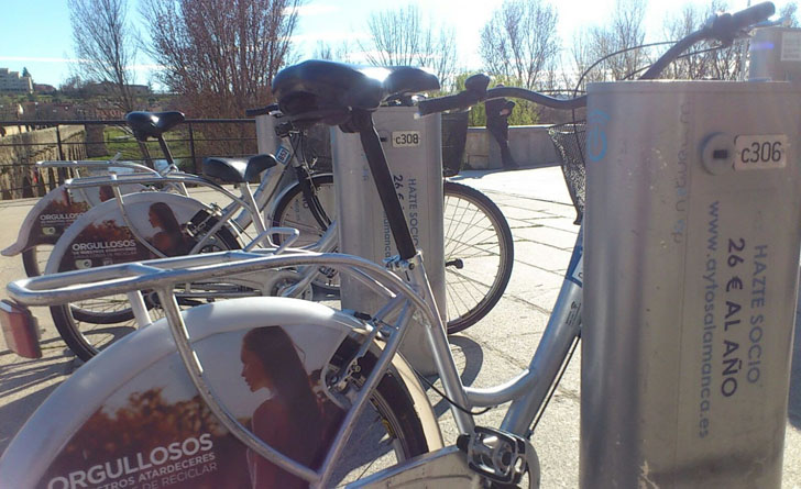 Sistema de Préstamo de Bicis de Salamanca, base con bicicleta, vehículo sostenible