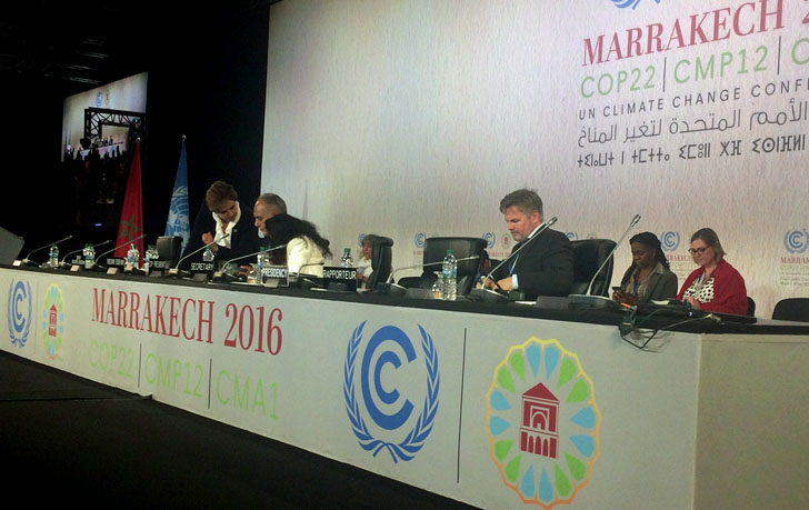 Auditorio y mesa de ponentes de la Cumbre sobre el Cambio Climático celebrada en Marrakech 