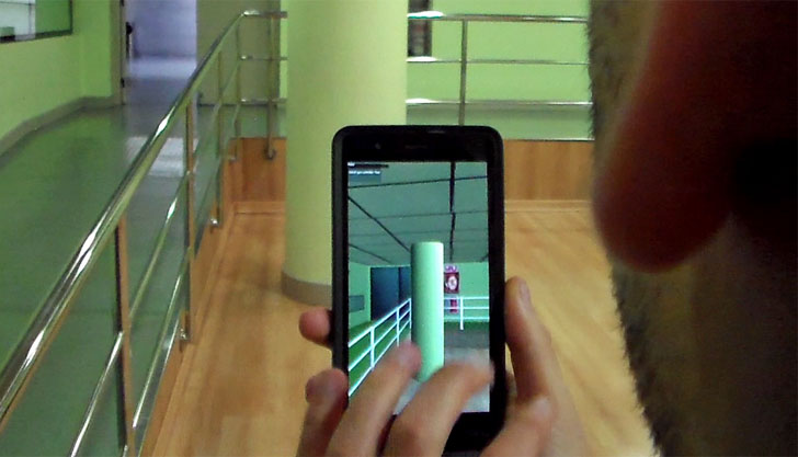 La App e-Glance envía vibraciones y sonidos al móvil del usuario para informarle sobre su entorno.