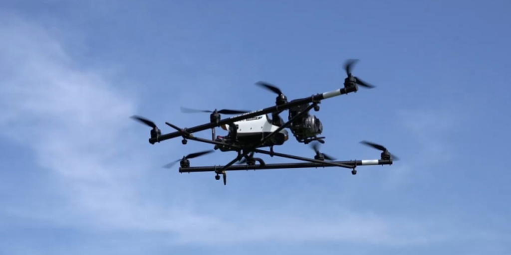 Este dron inteligente permite monitorizar la seguridad en infraestructuras críticas.