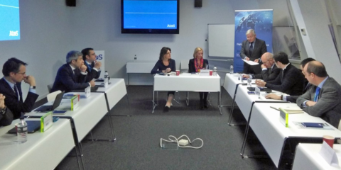 Un foro analiza las perspectivas de futuro del vehículo eléctrico