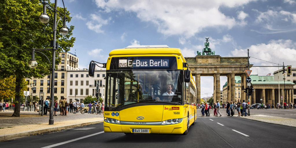 Autobús eléctrico de carga por inducción Primove circula por Berlín.