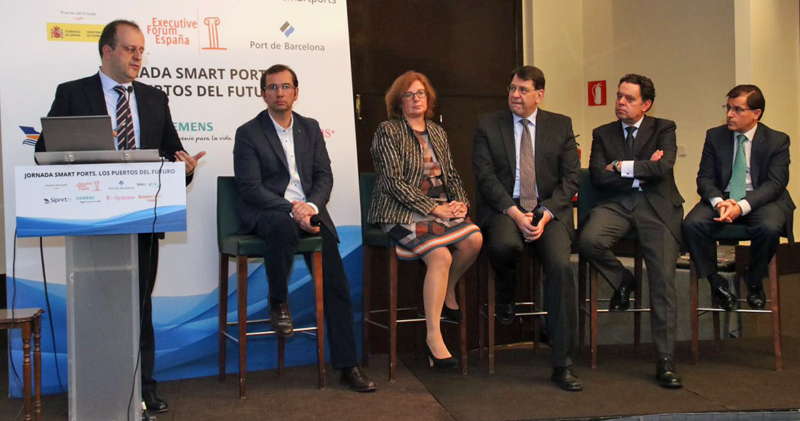 Participantes en la 'Jornada Smart Ports', encuentro sobre gestión inteligente de puertos que tuvo lugar en Madrid.