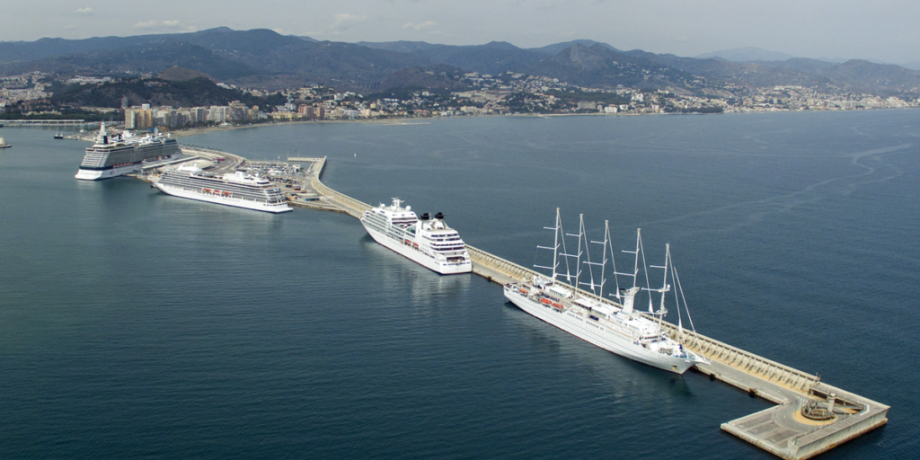 Vista aérea del puerto de cruceros de Málaga, una de las ciudades donde se llevará a cabo el proyecto de movilidad urbana sostenible.