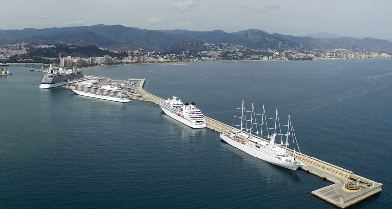 Vista aérea del puerto de cruceros de Málaga, una de las ciudades donde se llevará a cabo el proyecto de movilidad urbana sostenible.