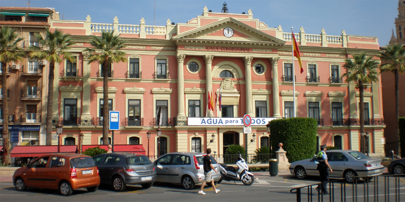 Fachada del Ayuntamiento de Murcia que licitará los servicios de datos y telefonía e incluye servicio wifi gratuito en sedes municipales, centros deportivos y plazas de abastos.