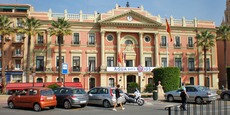 Fachada del Ayuntamiento de Murcia que licitará los servicios de datos y telefonía e incluye servicio wifi gratuito en sedes municipales, centros deportivos y plazas de abastos.