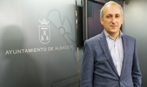 El concejal de Urbanismo de Albacete, Juan Francisco Jerez, presentó las medidas sobre ciudad inteligente y sostenible de la Estrategia DUSI albaceteña.