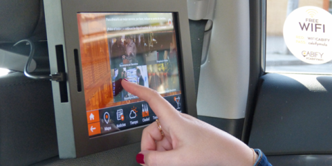 Información georreferenciada y traductor en los vehículos de Cabify