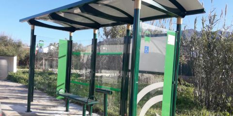 Marquesinas adaptadas para hacer accesible el transporte público en Andalucía