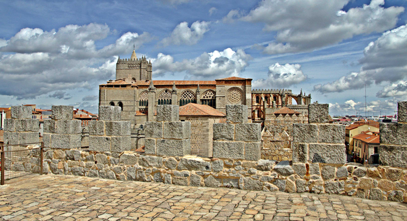Diferentes espacios patrimoniales de Ávila, serán objeto del proyecto SHCity de gestión inteligente a base de monitorizar su patrimonio. Perfil de monumento de la ciudad.