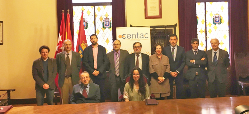 Firmantes del acuerdo para poner en marcha el Espacio Integrado Inteligente en Alcalá de Henares. 