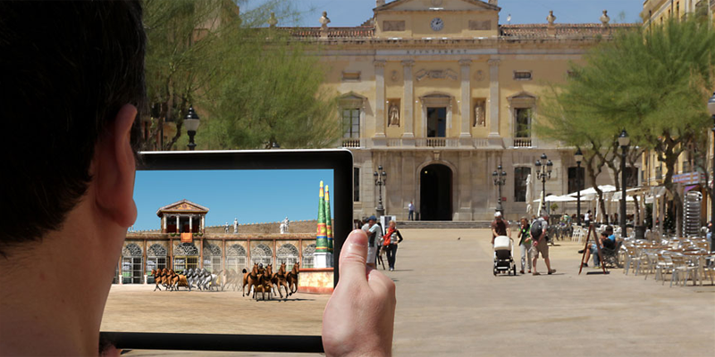 Un usuario de la App de realidad virtual sobre Patrimonio Histórico de Tarragona utiliza Imagee en su tablet.