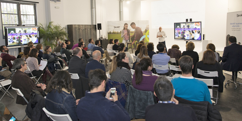 Una de las sesiones de la jornada sobre educación innovadora, en la que se abordó la introducción de la tecnología en la escuela y se mostraron experiencias exitosas.